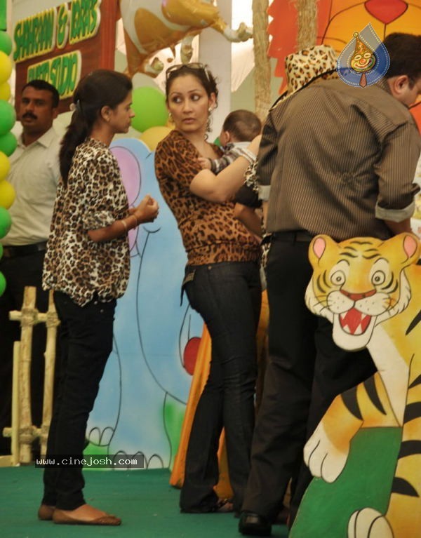 Sanjay Dutt Kids Birthday Party - 19 / 30 photos