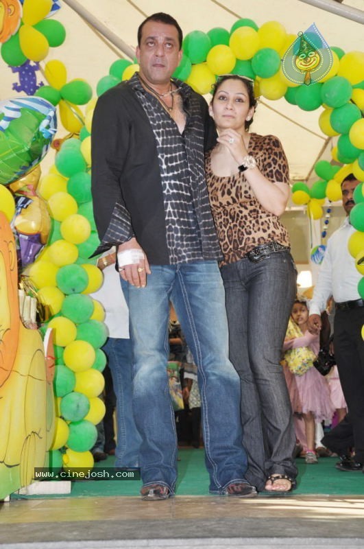 Sanjay Dutt Kids Birthday Party - 20 / 30 photos