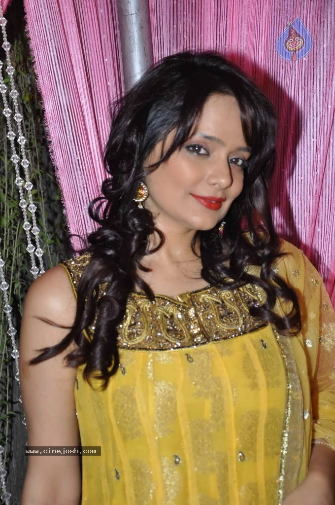 Sanjeeda Sheikh  Mehndi Ceremony - 13 / 57 photos