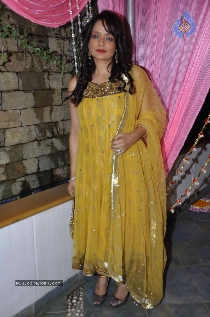 Sanjeeda Sheikh  Mehndi Ceremony - 32 / 57 photos