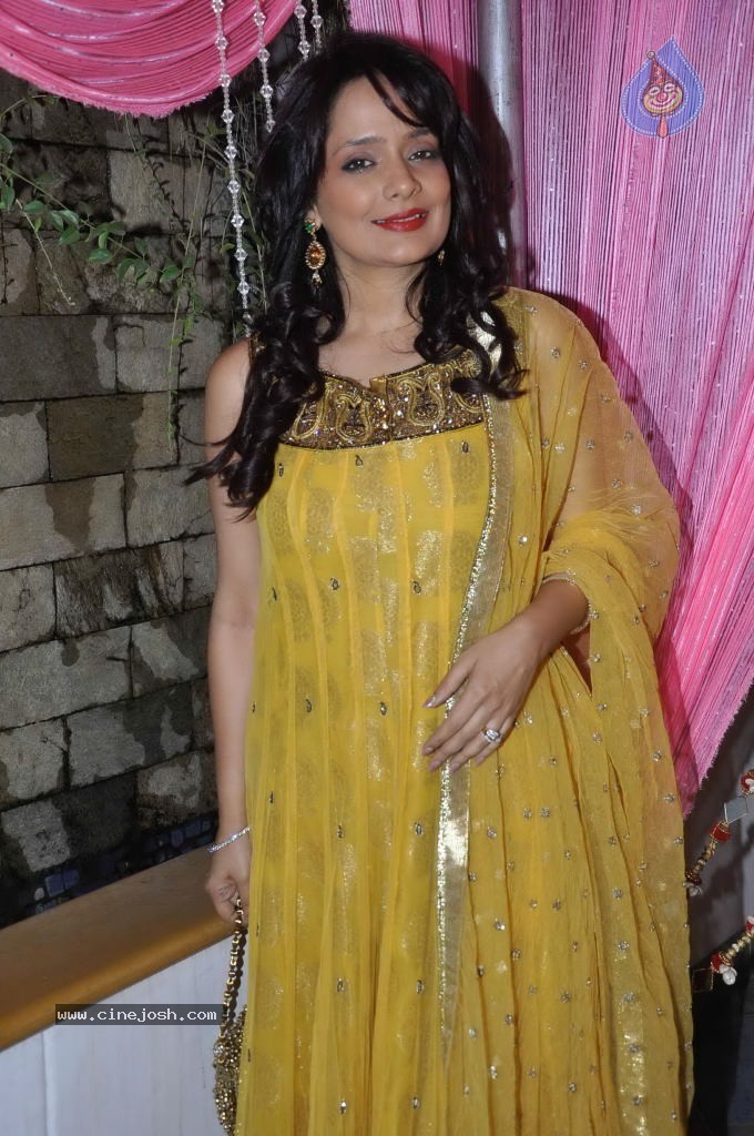 Sanjeeda Sheikh  Mehndi Ceremony - 43 / 57 photos