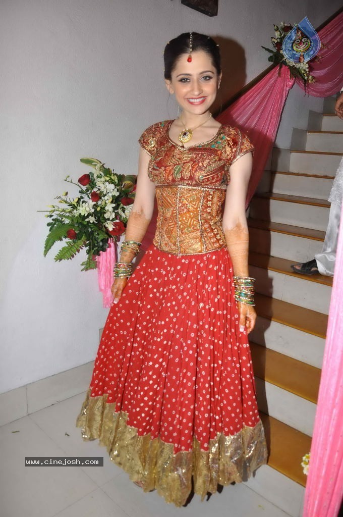 Sanjeeda Sheikh  Mehndi Ceremony - 45 / 57 photos