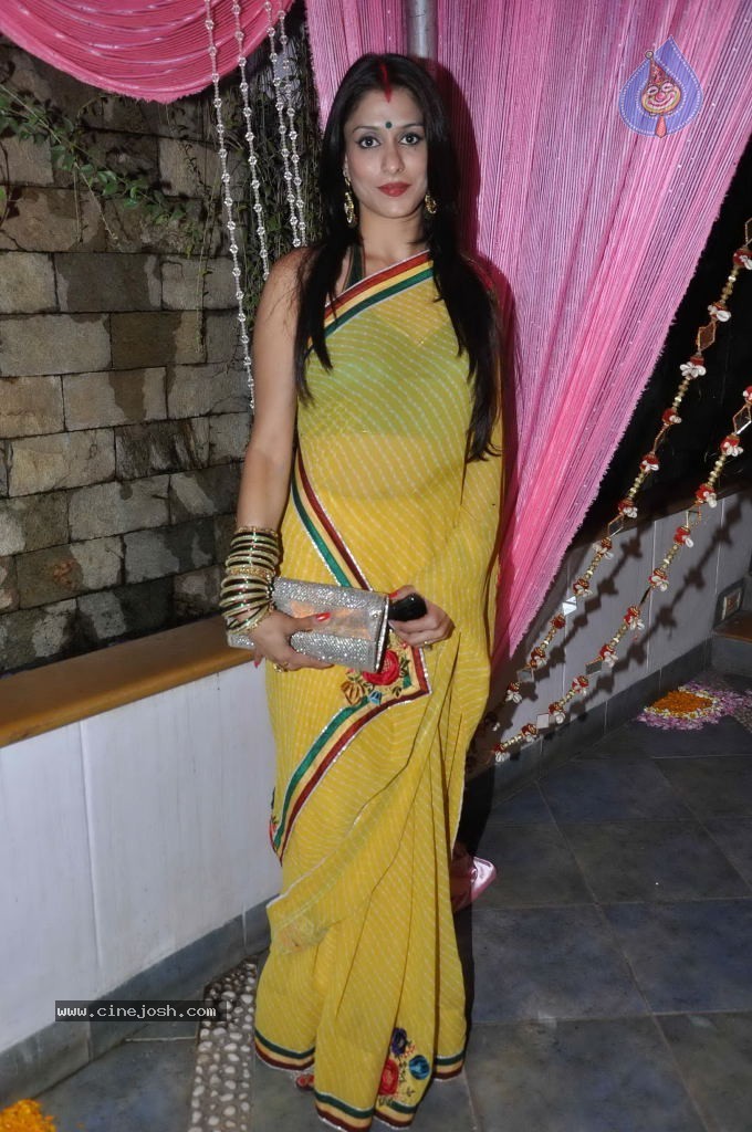 Sanjeeda Sheikh  Mehndi Ceremony - 49 / 57 photos