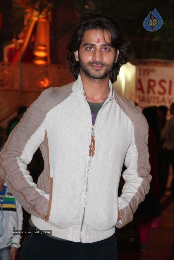 Satya 2 Promotes at Navratri Pandal - 5 / 18 photos