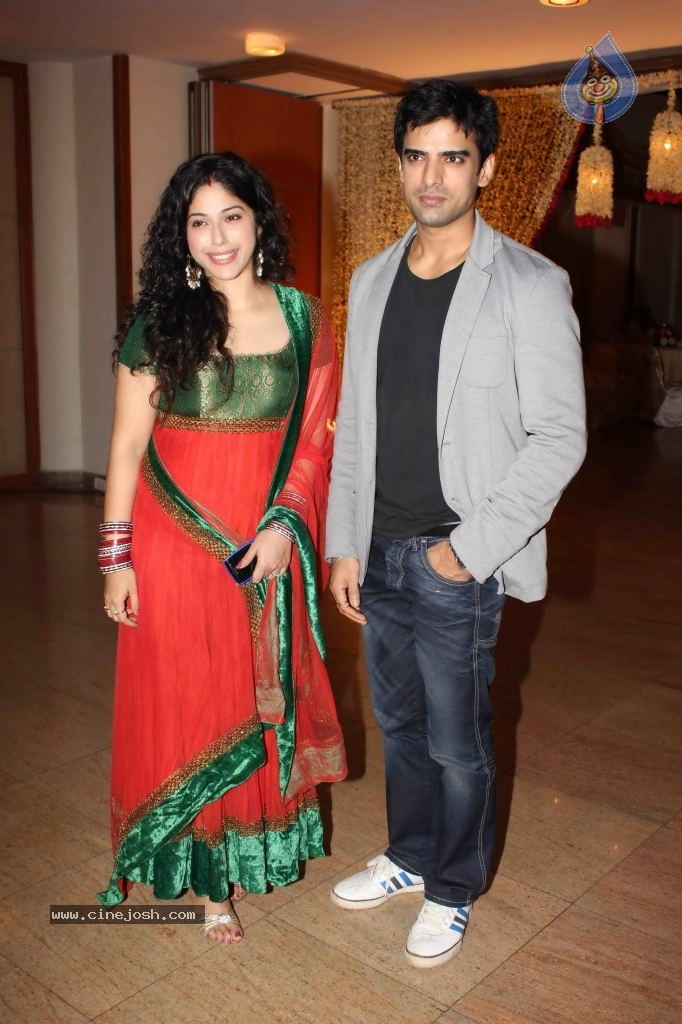 Saurab Vanzara Wedding Reception - 1 / 33 photos