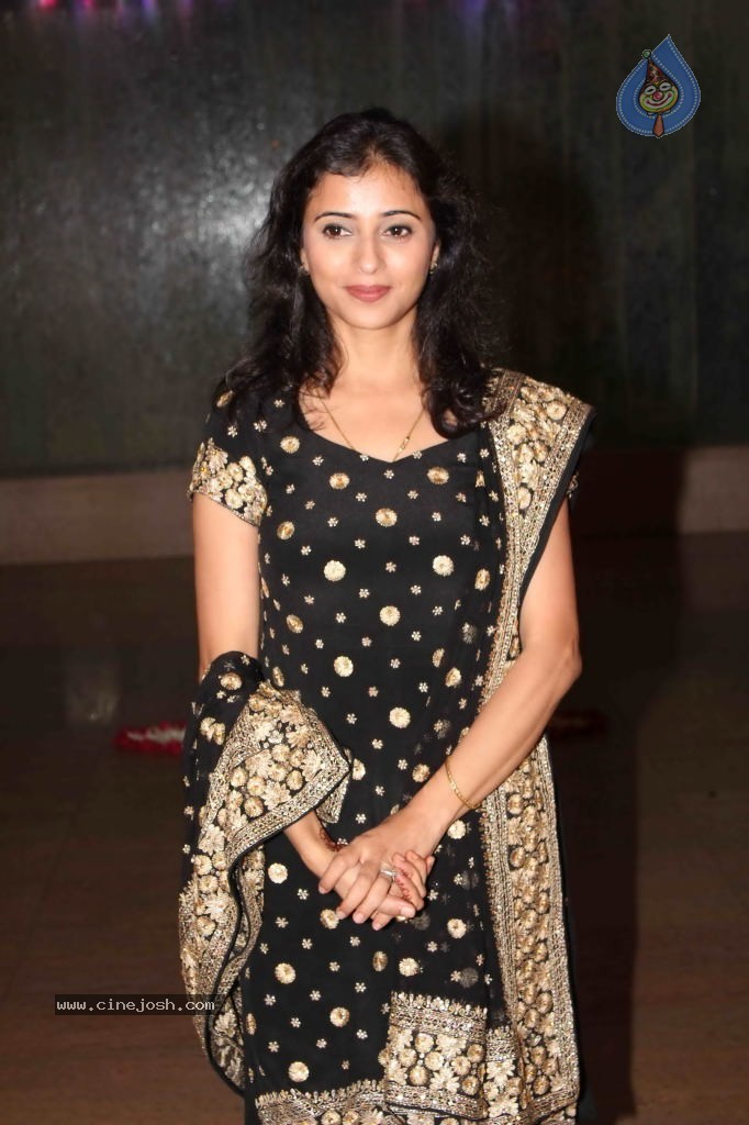 Saurab Vanzara Wedding Reception - 6 / 33 photos
