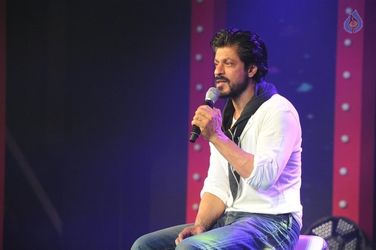 Shah Rukh Khan 50th Birthday Celebrations - 3 / 39 photos
