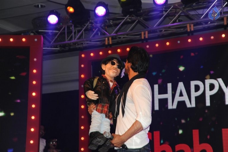 Shah Rukh Khan 50th Birthday Celebrations - 10 / 39 photos