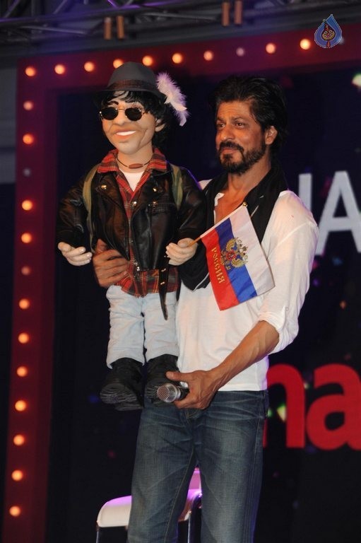 Shah Rukh Khan 50th Birthday Celebrations - 13 / 39 photos