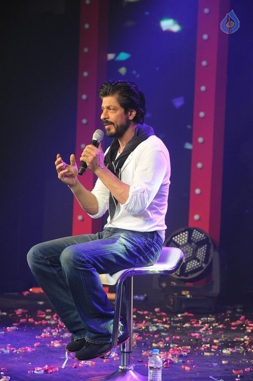 Shah Rukh Khan 50th Birthday Celebrations - 14 / 39 photos