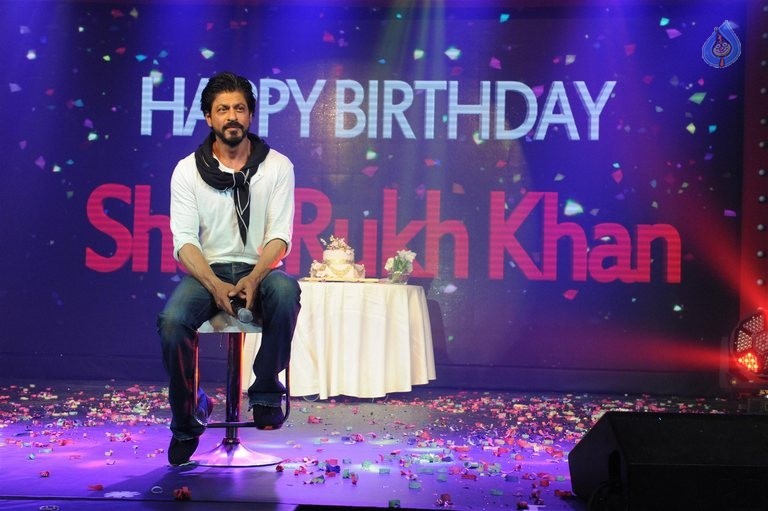 Shah Rukh Khan 50th Birthday Celebrations - 17 / 39 photos