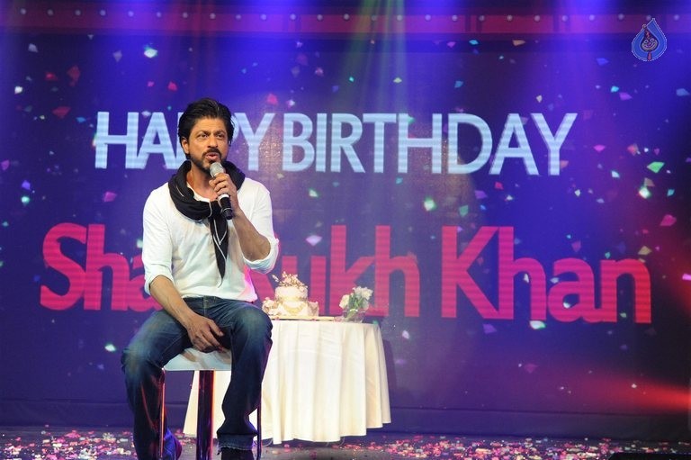 Shah Rukh Khan 50th Birthday Celebrations - 35 / 39 photos