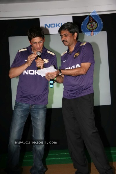 Shah Rukh Khan at the launch Of Nokia Main Bhi Coach Contest - 5 / 27 photos