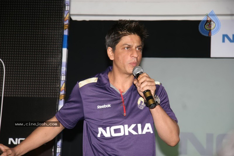 Shah Rukh Khan at the launch Of Nokia Main Bhi Coach Contest - 6 / 27 photos
