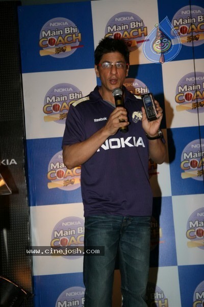 Shah Rukh Khan at the launch Of Nokia Main Bhi Coach Contest - 8 / 27 photos