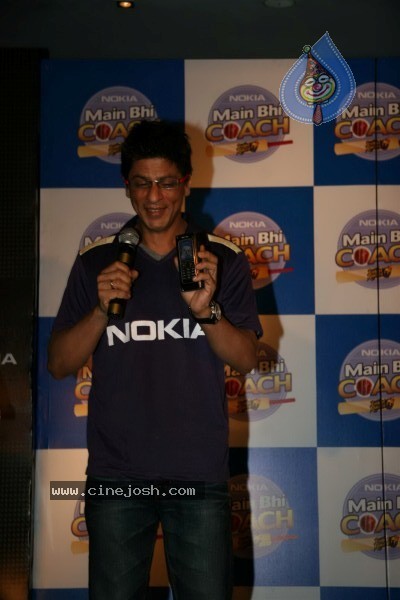 Shah Rukh Khan at the launch Of Nokia Main Bhi Coach Contest - 18 / 27 photos
