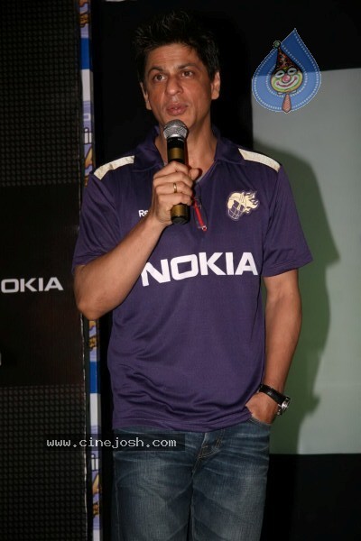 Shah Rukh Khan at the launch Of Nokia Main Bhi Coach Contest - 24 / 27 photos