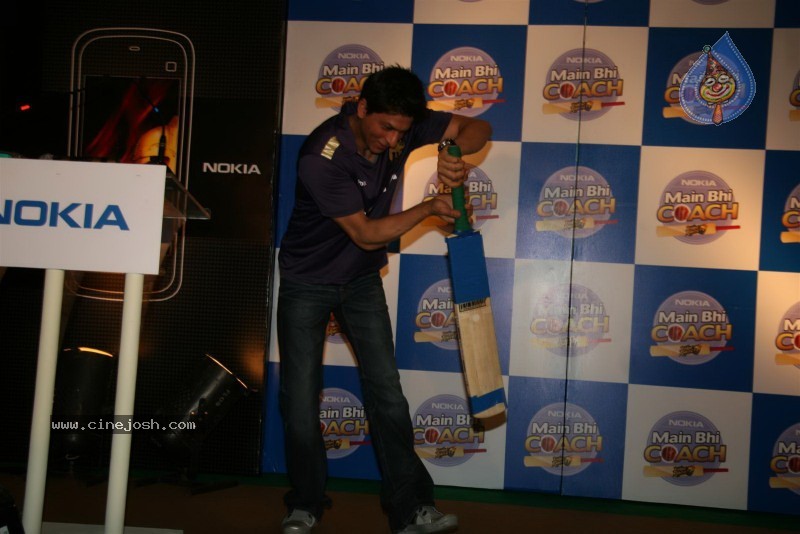 Shah Rukh Khan at the launch Of Nokia Main Bhi Coach Contest - 26 / 27 photos