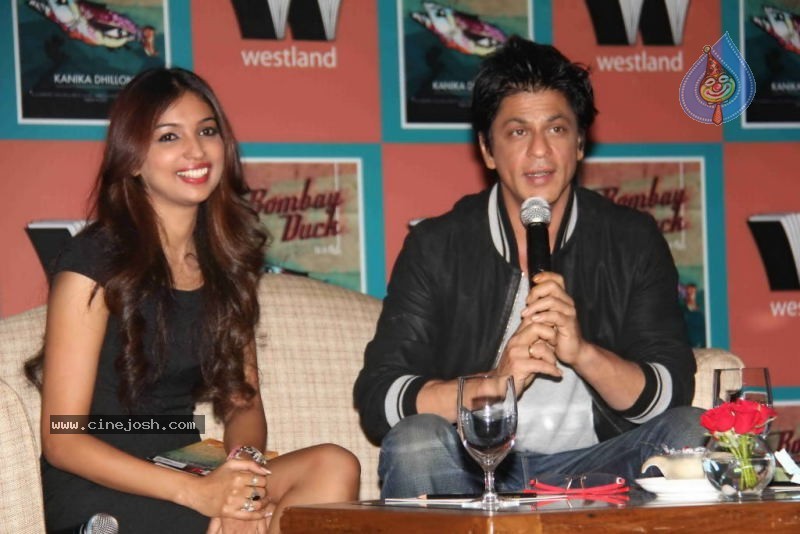 Shah Rukh Khan Launching Kanika Dhillon's Book - 2 / 32 photos