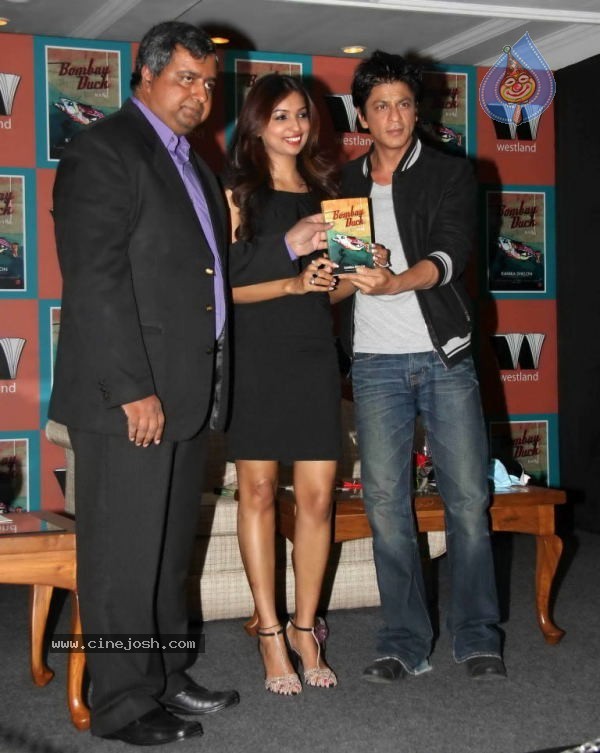 Shah Rukh Khan Launching Kanika Dhillon's Book - 8 / 32 photos