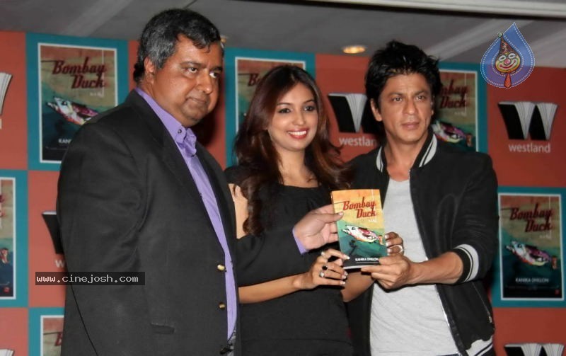 Shah Rukh Khan Launching Kanika Dhillon's Book - 15 / 32 photos