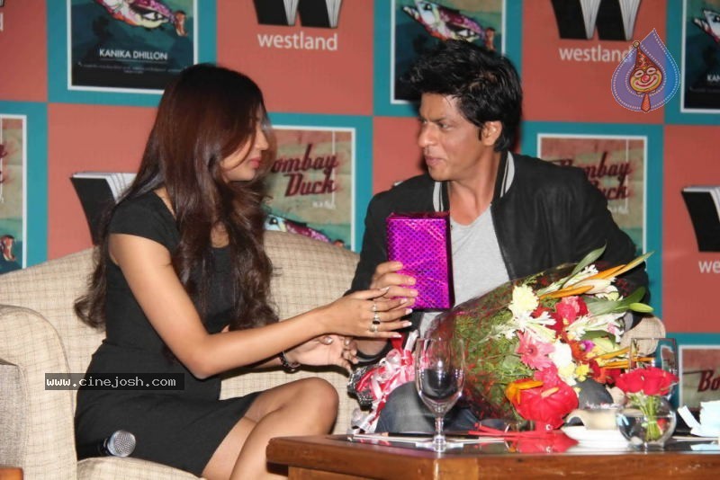 Shah Rukh Khan Launching Kanika Dhillon's Book - 21 / 32 photos