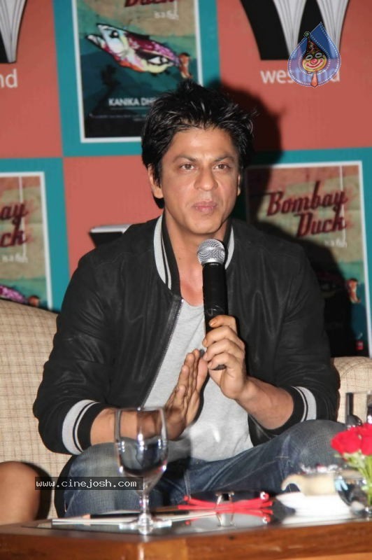Shah Rukh Khan Launching Kanika Dhillon's Book - 22 / 32 photos