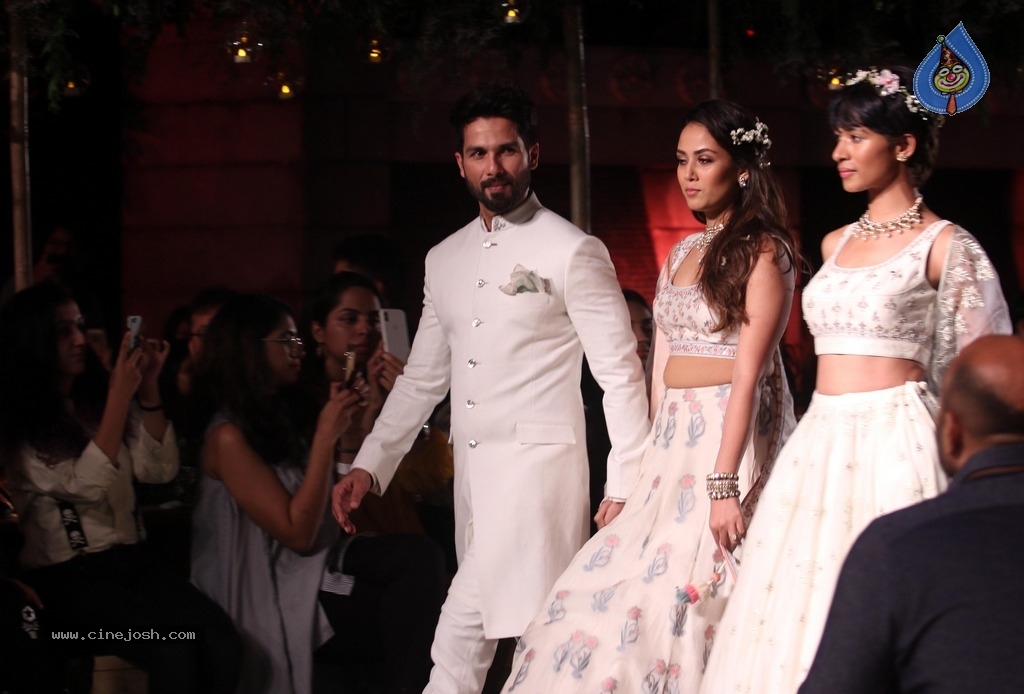 Shahid Kapoor and Mira Rajput at Lakme Fashion Week 2018 - 2 / 8 photos