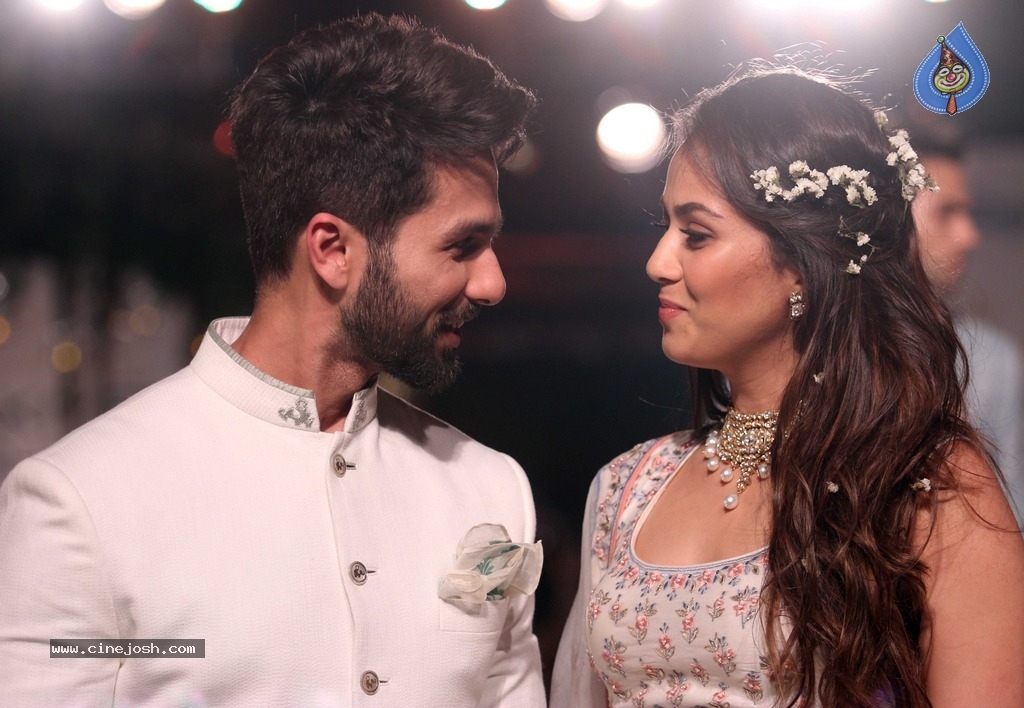 Shahid Kapoor and Mira Rajput at Lakme Fashion Week 2018 - 3 / 8 photos