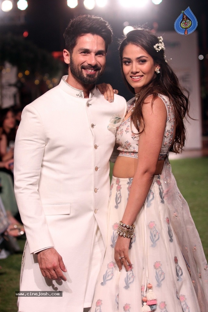 Shahid Kapoor and Mira Rajput at Lakme Fashion Week 2018 - 5 / 8 photos