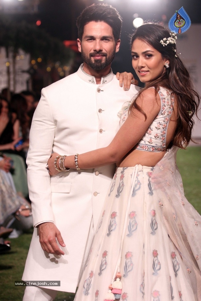 Shahid Kapoor and Mira Rajput at Lakme Fashion Week 2018 - 8 / 8 photos