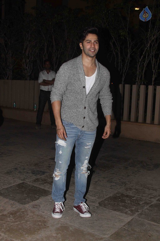 Shahid Kapoor Birthday Celebrations Photos - 27 / 49 photos