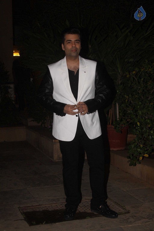 Shahid Kapoor Birthday Celebrations Photos - 32 / 49 photos