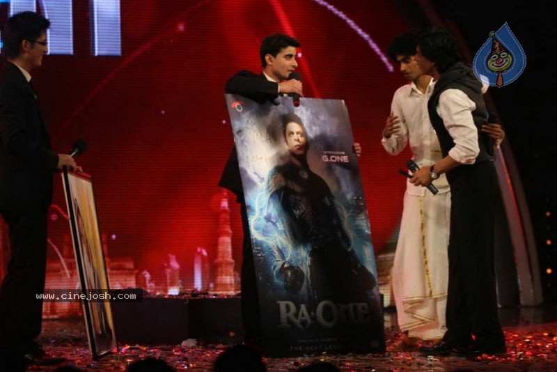 Shahrukh Khan at Indias Got Talent Event - 1 / 45 photos