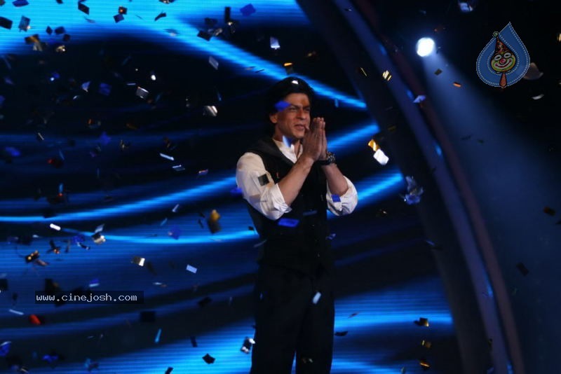 Shahrukh Khan at Indias Got Talent Event - 15 / 45 photos