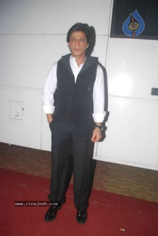 Shahrukh Khan at Indias Got Talent Event - 21 / 45 photos