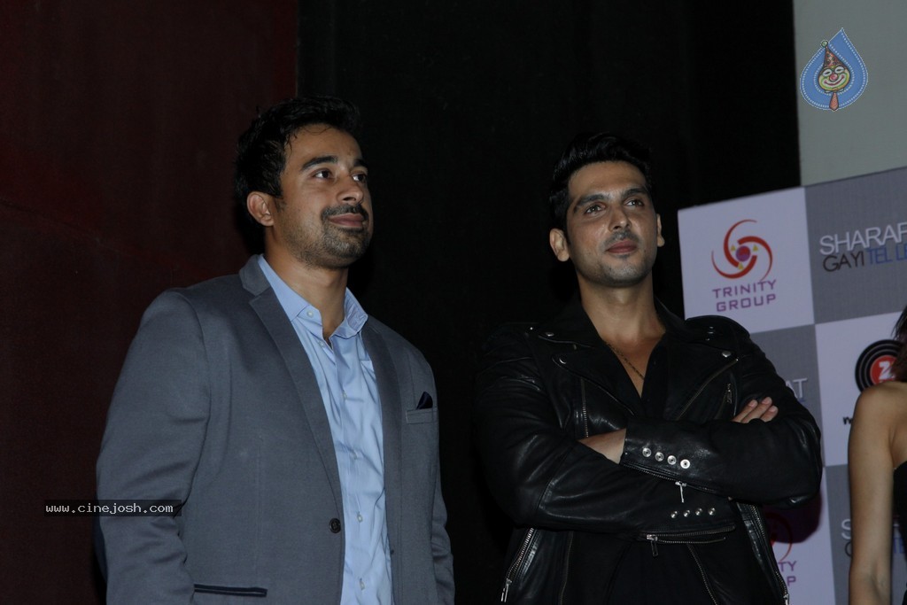 Sharafat Gayi Tel Lene Trailer Launch - 22 / 64 photos