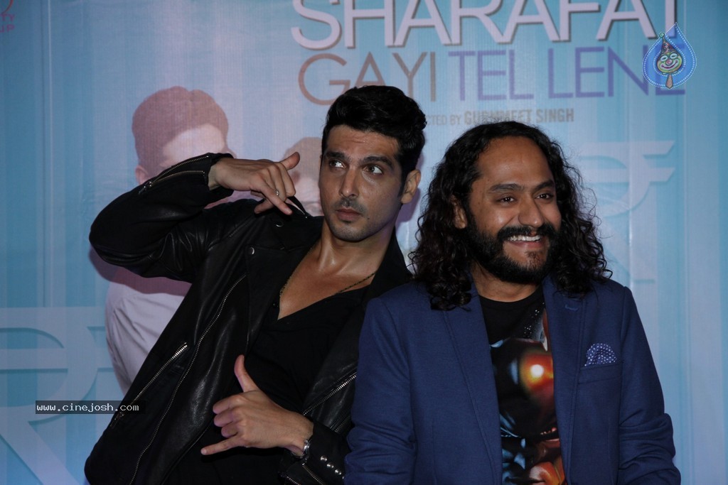 Sharafat Gayi Tel Lene Trailer Launch - 23 / 64 photos