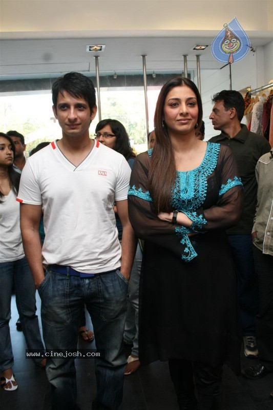  Sharman,Tabu Promote Toh Baat Pakki At Libas Stores - 6 / 24 photos