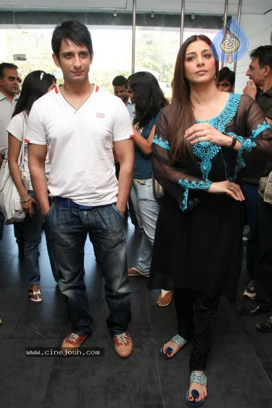  Sharman,Tabu Promote Toh Baat Pakki At Libas Stores - 9 / 24 photos