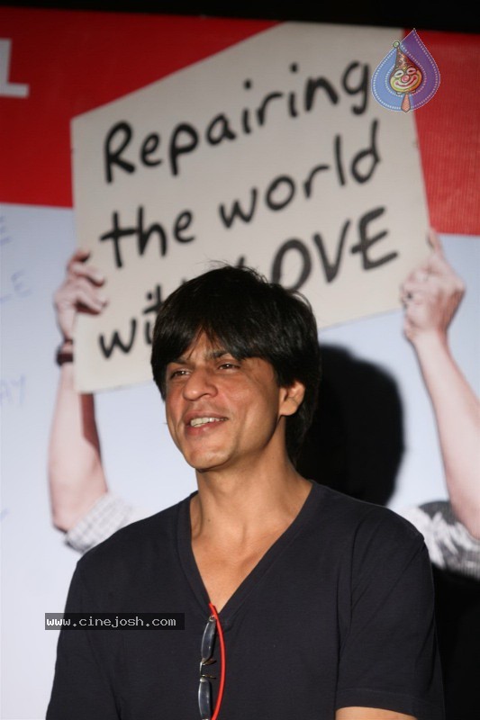 Shahrukh Promotes My Name Is Khan at Cinemax - 2 / 30 photos