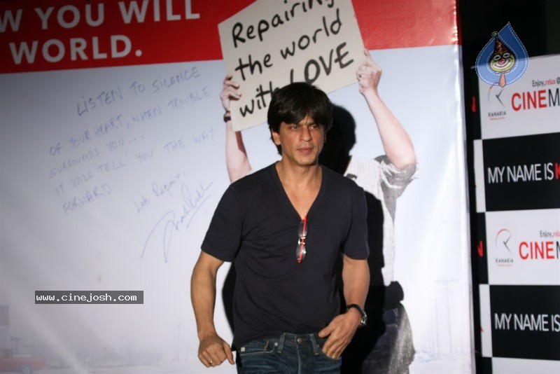 Shahrukh Promotes My Name Is Khan at Cinemax - 11 / 30 photos