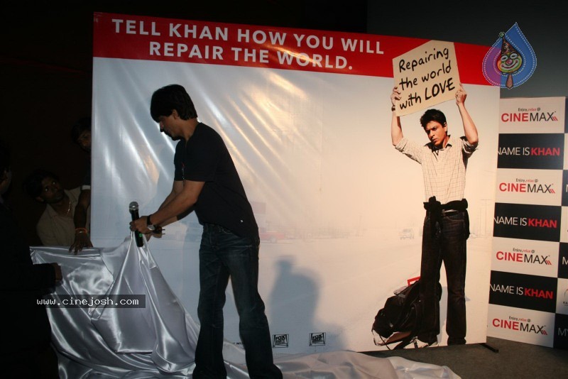 Shahrukh Promotes My Name Is Khan at Cinemax - 22 / 30 photos