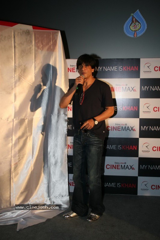 Shahrukh Promotes My Name Is Khan at Cinemax - 24 / 30 photos
