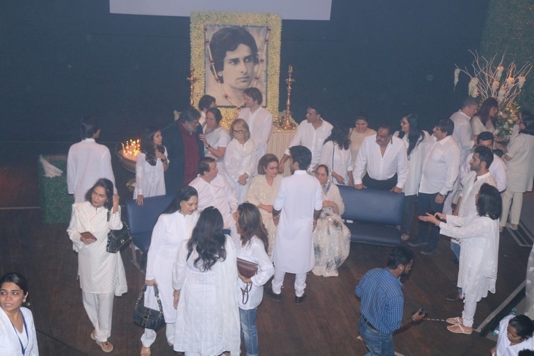 Shashi Kapoor Condolence Meeting Photos - 10 / 15 photos