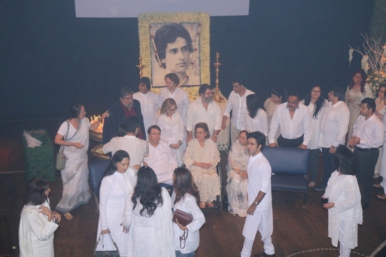 Shashi Kapoor Condolence Meeting Photos - 14 / 15 photos