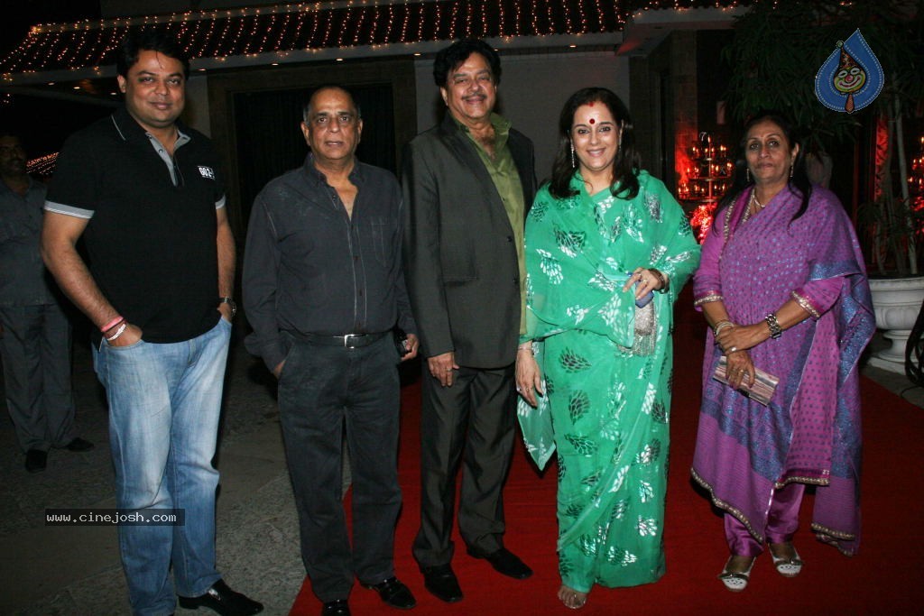 Shatrughan Sinha Birthday Party - 17 / 21 photos