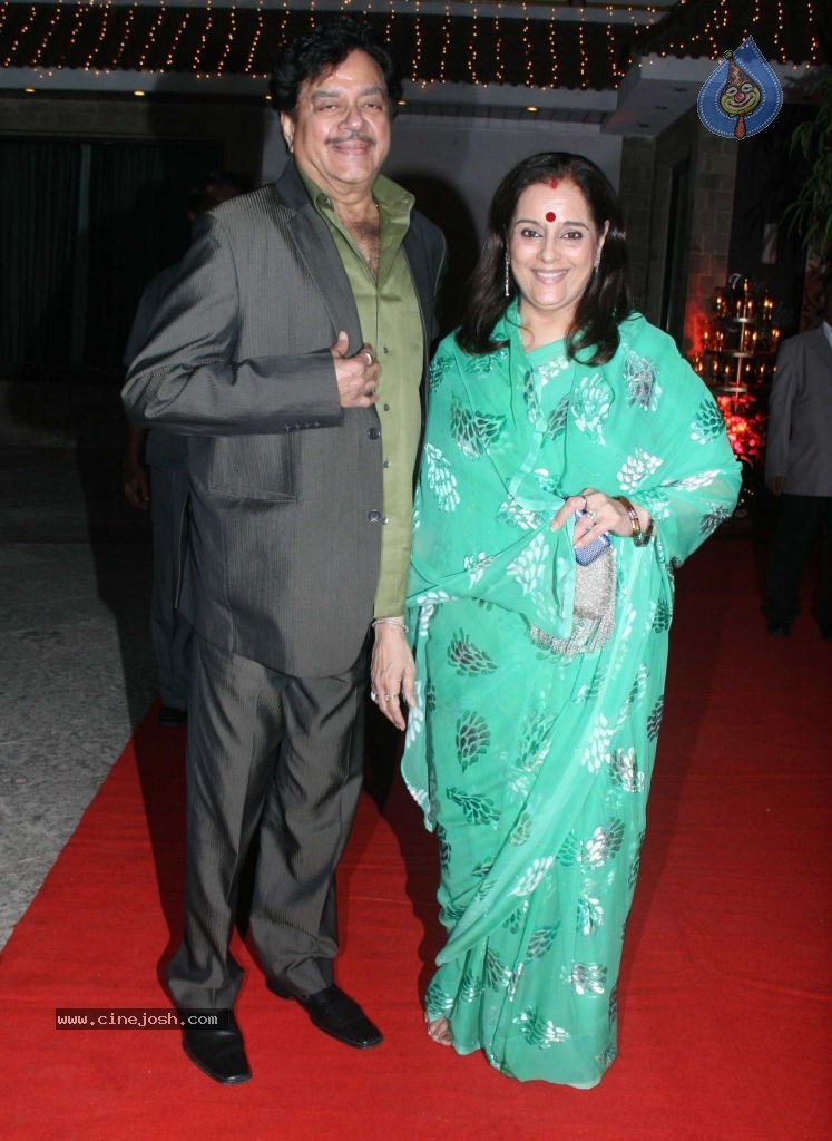 Shatrughan Sinha Birthday Party - 20 / 21 photos
