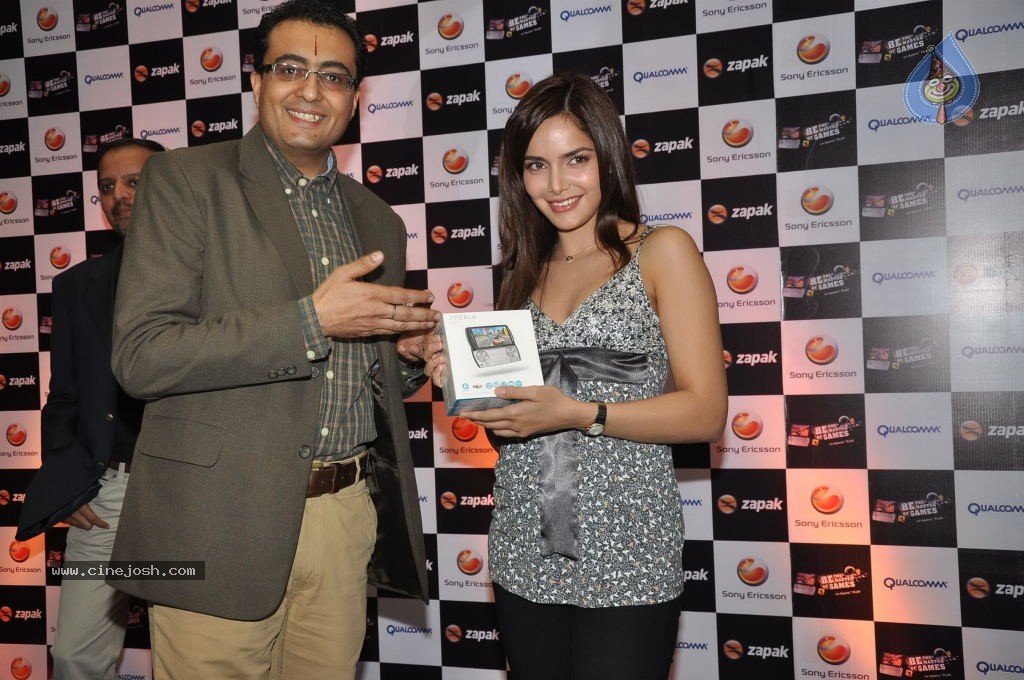 Shazahn Padamsee at Sony Ericsson Gaming  Event - 16 / 26 photos