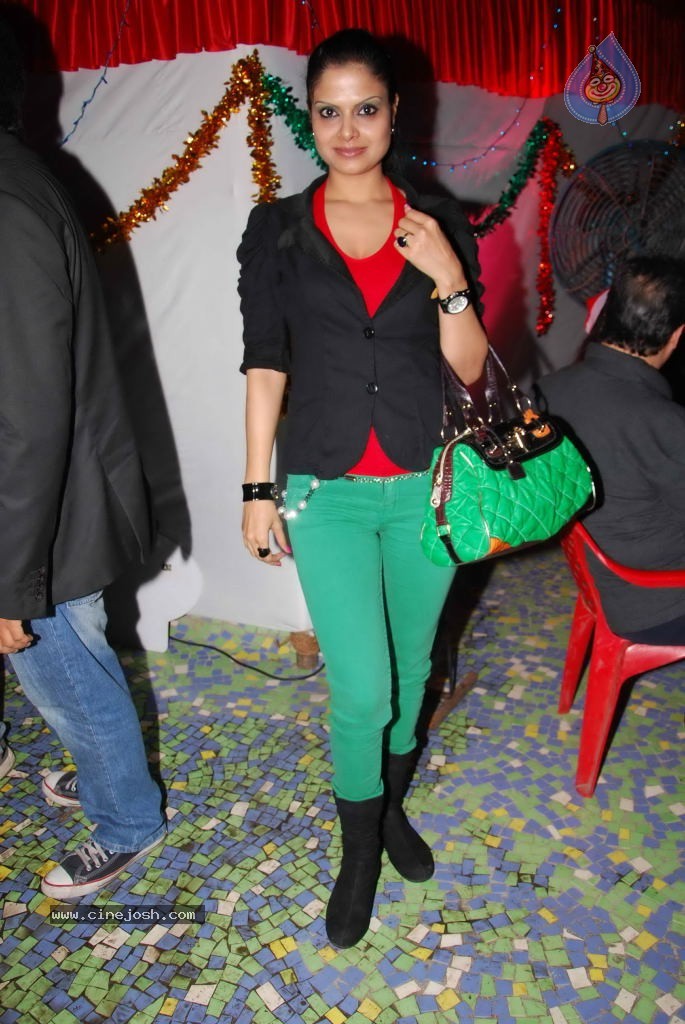 Shazahn Padamsee Christmas Party - 12 / 46 photos